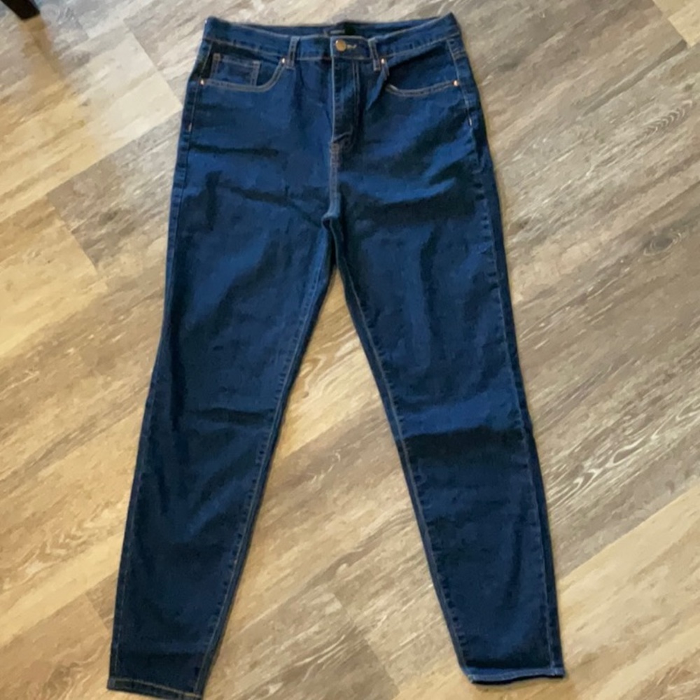Forever 21 Dark Wash Skinny Jean size US 31